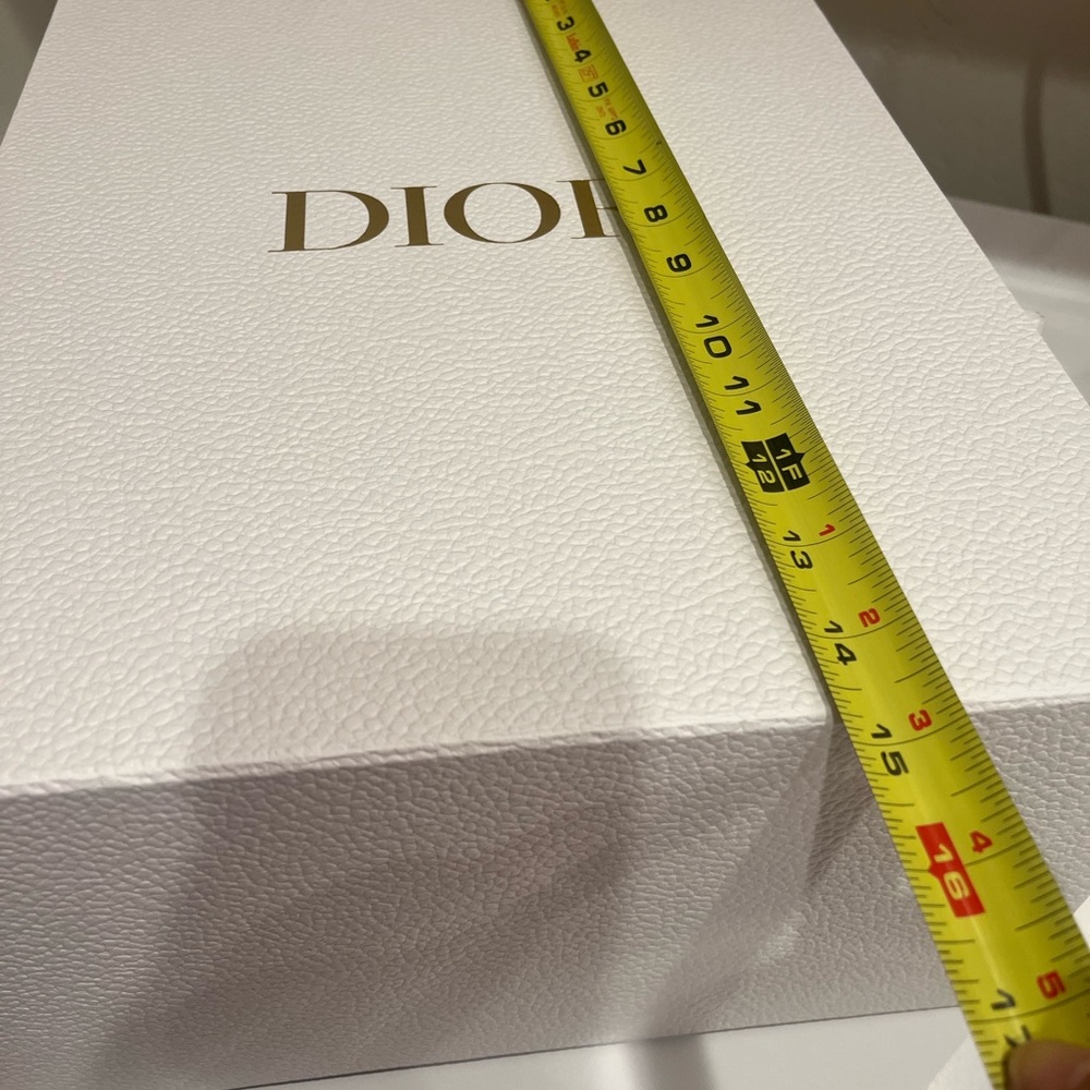 Dior White Box with Gold Logo - Picture 5 of 6